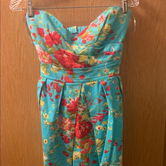 Dress - Picture 1 of 6